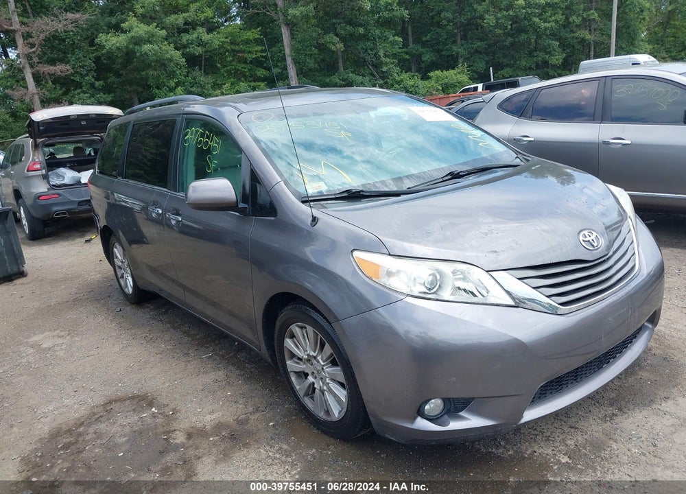 2013 TOYOTA SIENNA XLE 7 PASSENGER VIN: 5TDDK3DC8DS054389