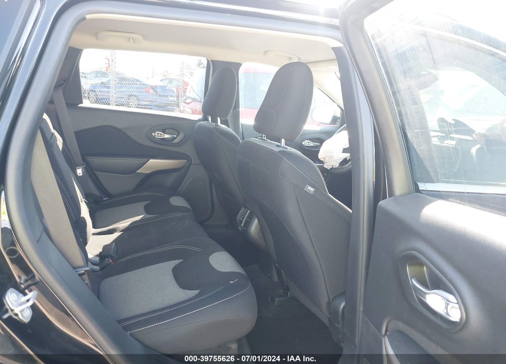 2018 JEEP CHEROKEE LATITUDE FWD VIN: 1C4PJLCX7JD558816