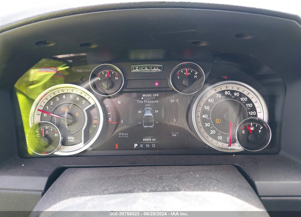 2018 RAM 1500 LAIE  4X4 5'7 BOX VIN: 1C6RR7NT3JS159276