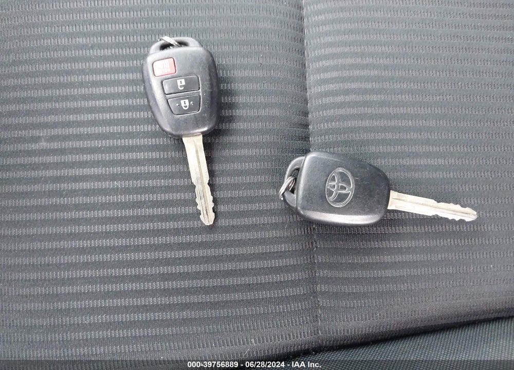 2018 TOYOTA RAV4 LE VIN: 2T3BFREV4JW739692