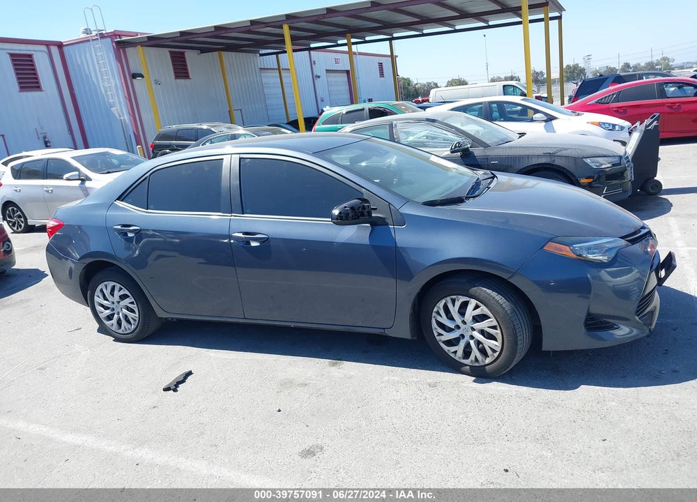 2018 TOYOTA COROLLA LE VIN: 5YFBURHE3JP813938