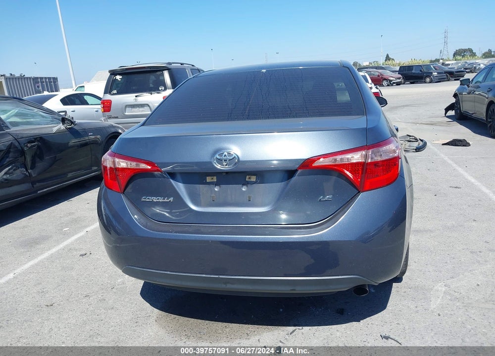 2018 TOYOTA COROLLA LE VIN: 5YFBURHE3JP813938