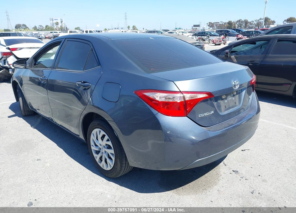2018 TOYOTA COROLLA LE VIN: 5YFBURHE3JP813938