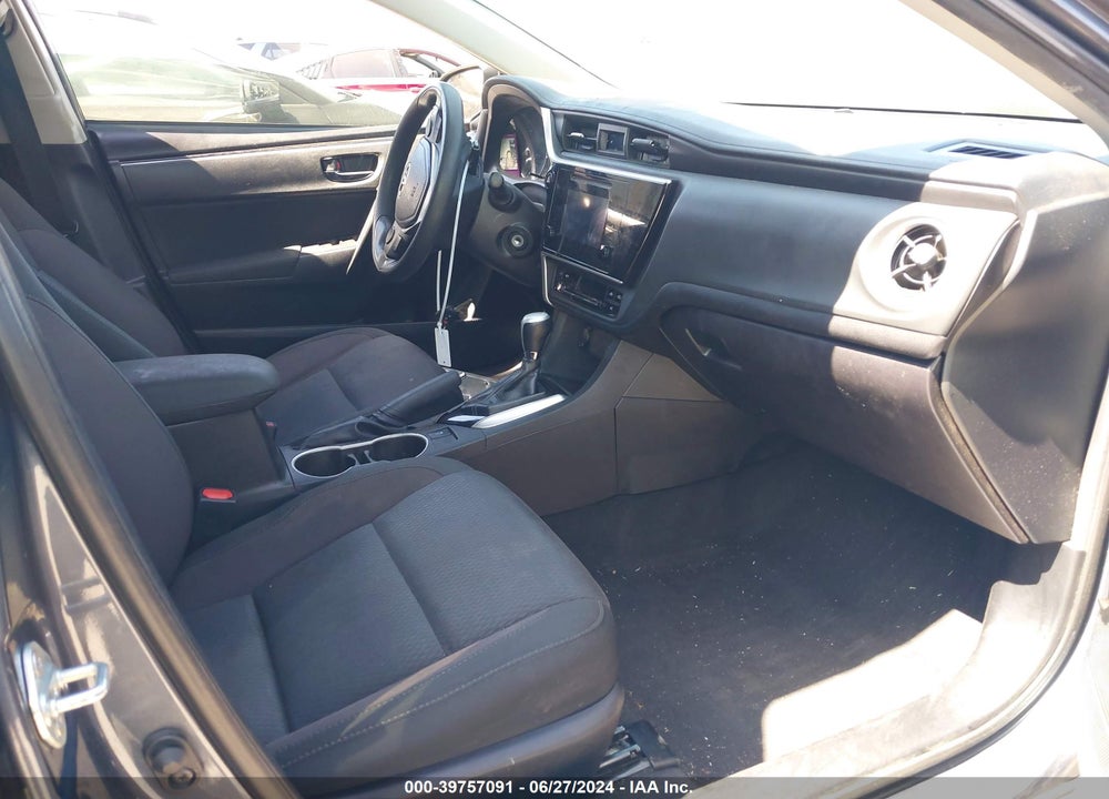 2018 TOYOTA COROLLA LE VIN: 5YFBURHE3JP813938
