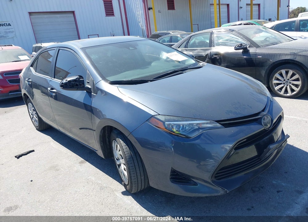 2018 TOYOTA COROLLA LE VIN: 5YFBURHE3JP813938