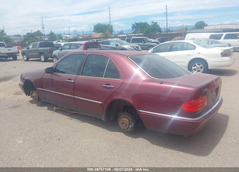 1996 MERCEDES-BENZ E 320 VIN: WDBJF55F1TJ015570