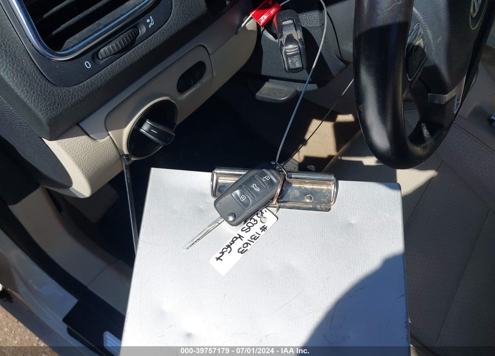 2012 VOLKSWAGEN EOS KOMFORT VIN: WVWBW7AH1CV008555