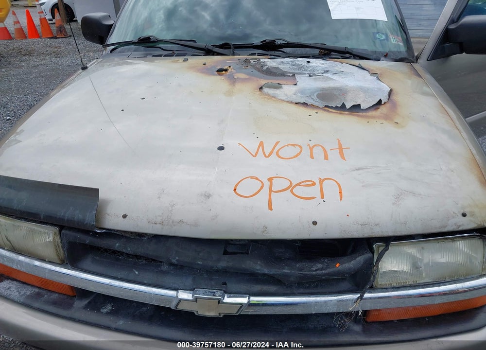 2003 CHEVROLET S-10 LS VIN: 1GCCS14H938218912