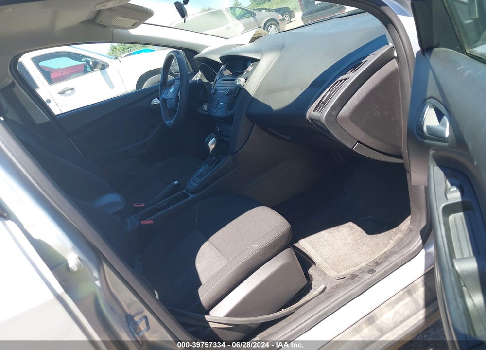 2017 FORD FOCUS SE VIN: 1FADP3F29HL220910