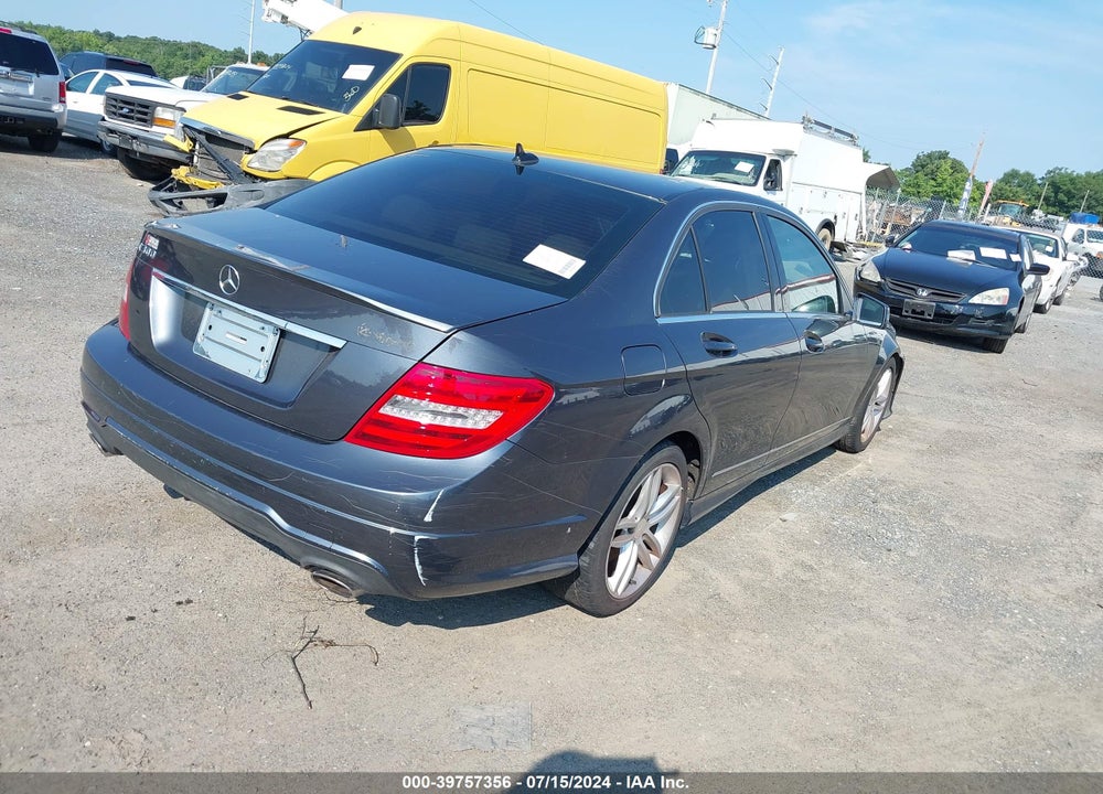 2013 MERCEDES-BENZ C 300 LUXURY 4MATIC/SPORT 4MATIC VIN: WDDGF8AB1DR288100