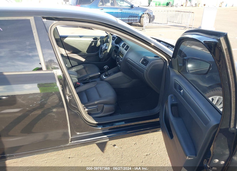 2011 VOLKSWAGEN JETTA 2.5L SE VIN: 3VWDZ7AJ3BM328467