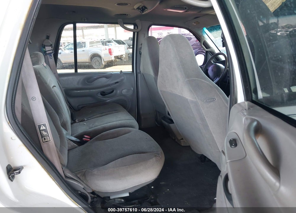2000 FORD EXPEDITION XLT VIN: 1FMFU16L1YLB49061