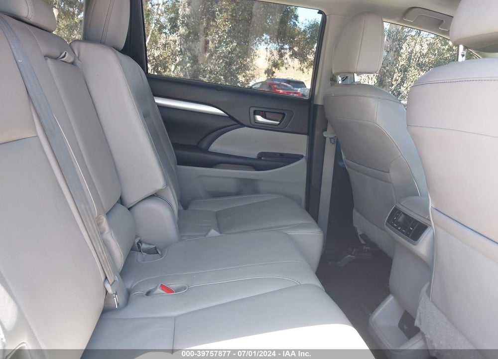 2016 TOYOTA HIGHLANDER XLE V6 VIN: 5TDJKRFH9GS272912