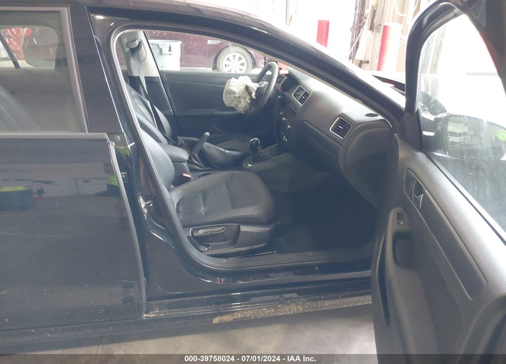 2011 VOLKSWAGEN JETTA 2.5L SE VIN: 3VWDX7AJ1BM367547