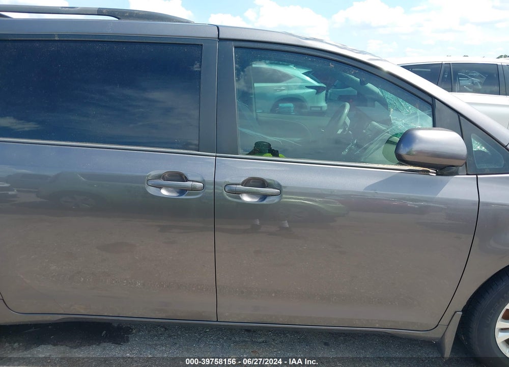 2013 TOYOTA SIENNA XLE V6 8 PASSENGER VIN: 5TDYK3DC5DS327905