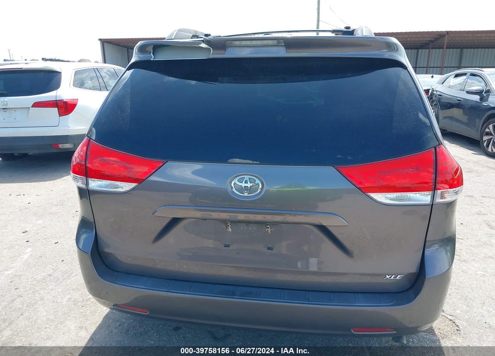 2013 TOYOTA SIENNA XLE V6 8 PASSENGER VIN: 5TDYK3DC5DS327905