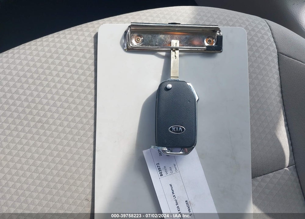 2020 KIA SOUL LX VIN: KNDJ23AU3L7001317