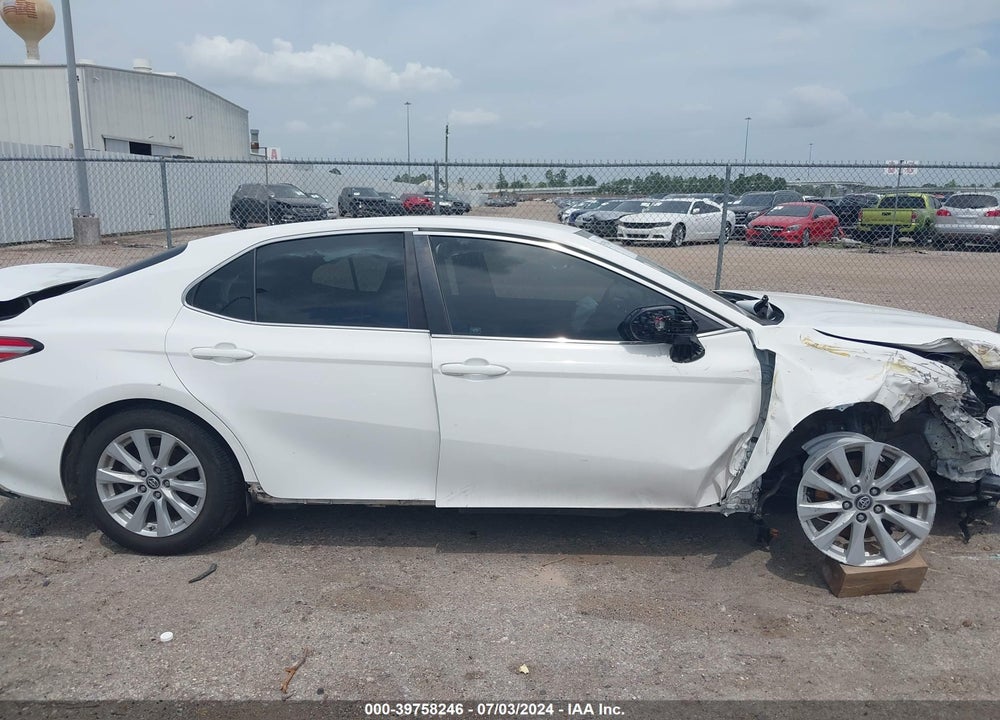 2018 TOYOTA CAMRY LE VIN: 4T1B11HK3JU672013