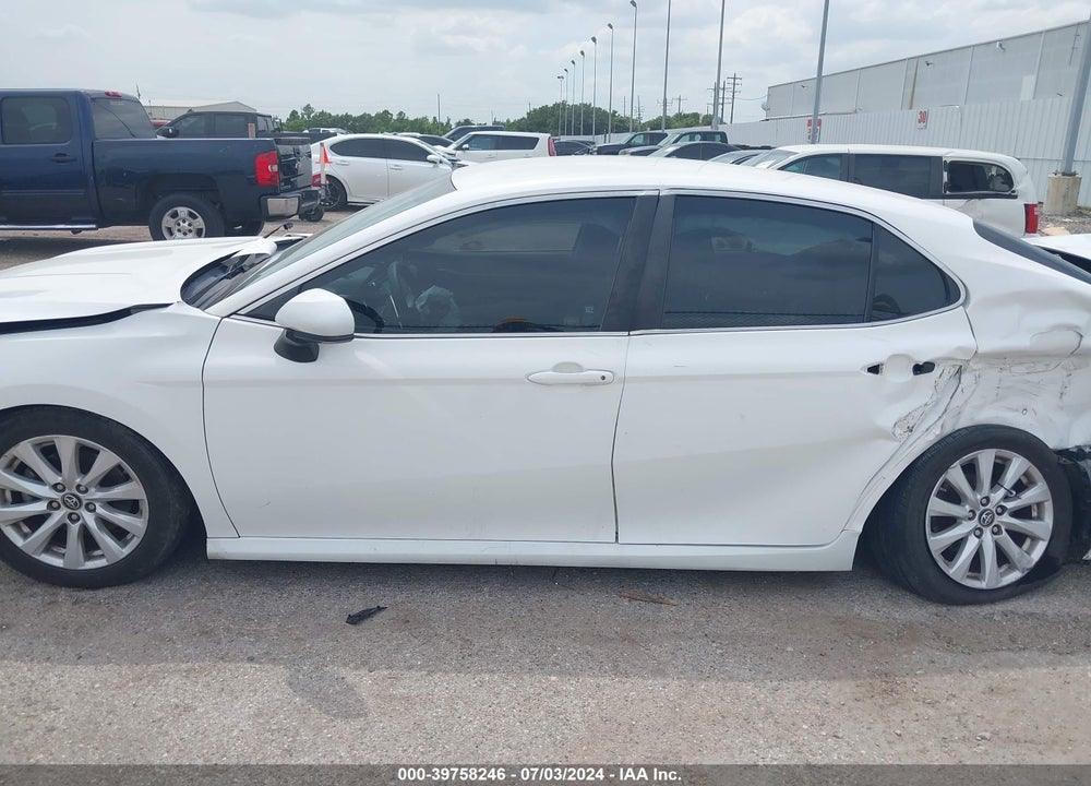 2018 TOYOTA CAMRY LE VIN: 4T1B11HK3JU672013