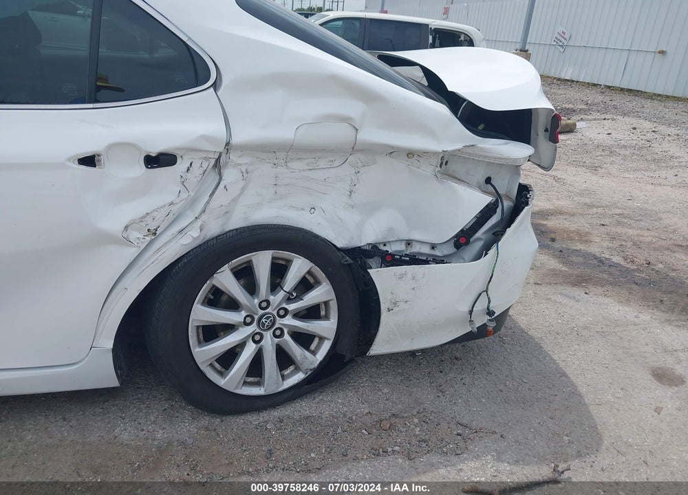 2018 TOYOTA CAMRY LE VIN: 4T1B11HK3JU672013