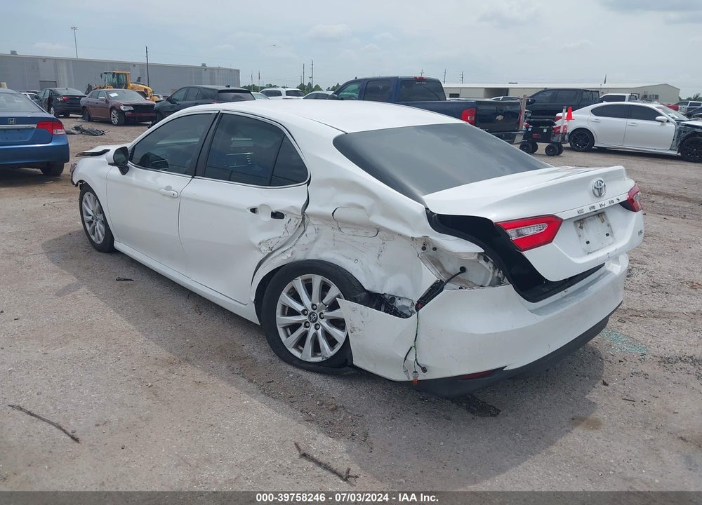 2018 TOYOTA CAMRY LE VIN: 4T1B11HK3JU672013