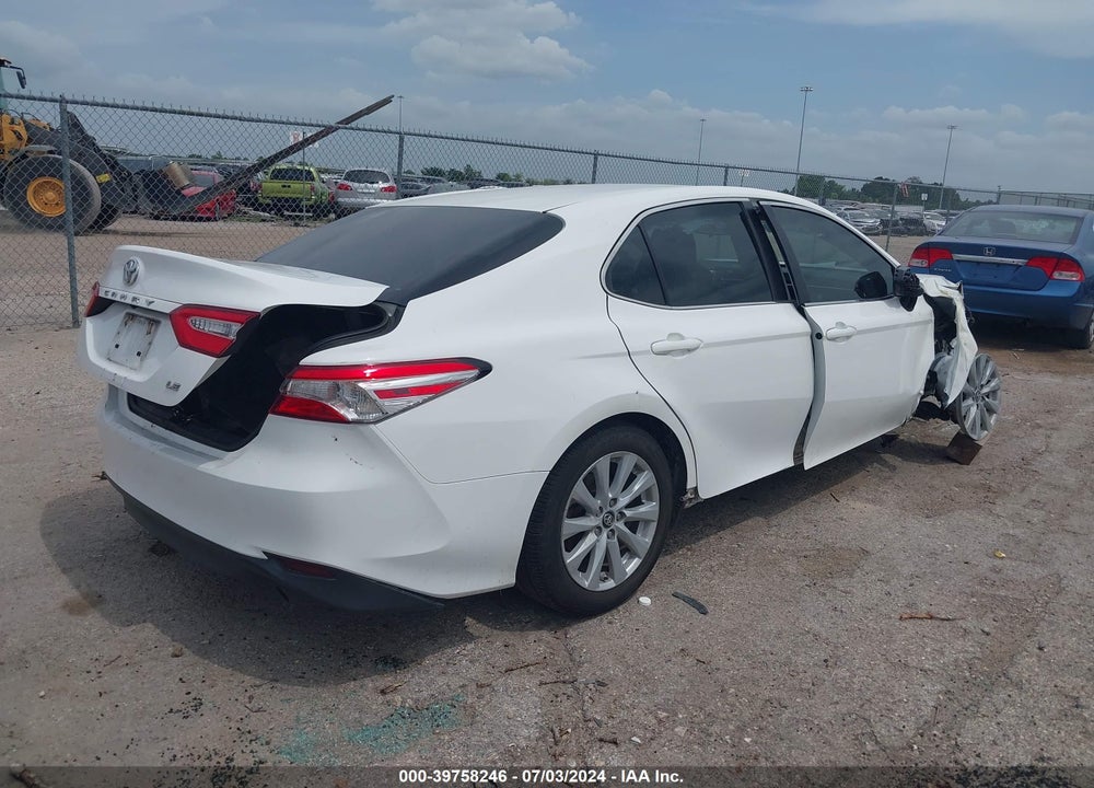 2018 TOYOTA CAMRY LE VIN: 4T1B11HK3JU672013