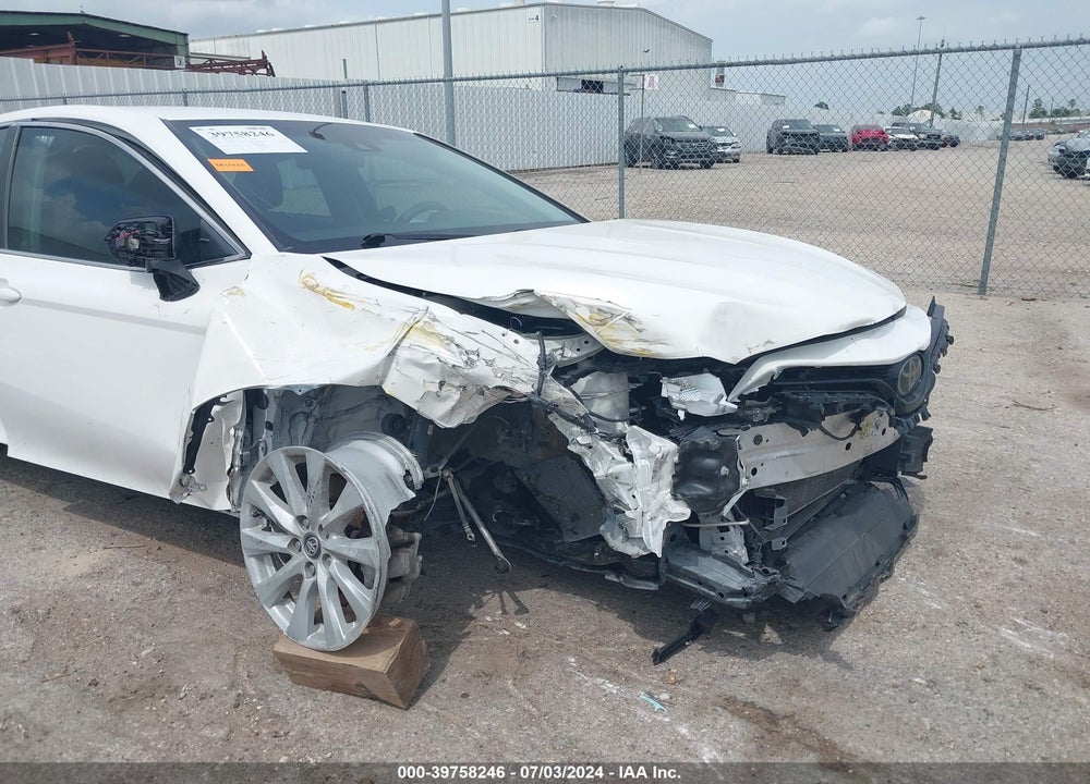 2018 TOYOTA CAMRY LE VIN: 4T1B11HK3JU672013