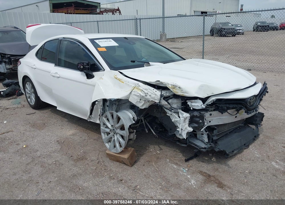 2018 TOYOTA CAMRY LE VIN: 4T1B11HK3JU672013