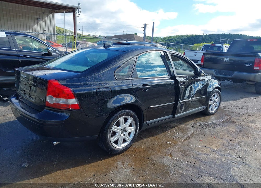 2006 VOLVO S40 T5 VIN: YV1MS682062157894