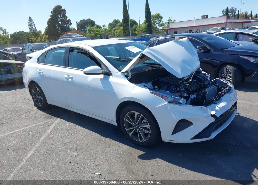 2024 KIA FORTE LXS VIN: 3KPF24AD8RE729560
