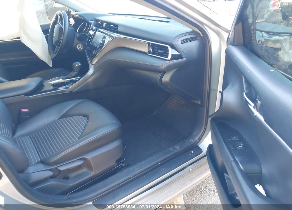 2018 TOYOTA CAMRY SE VIN: 4T1B11HK7JU138299