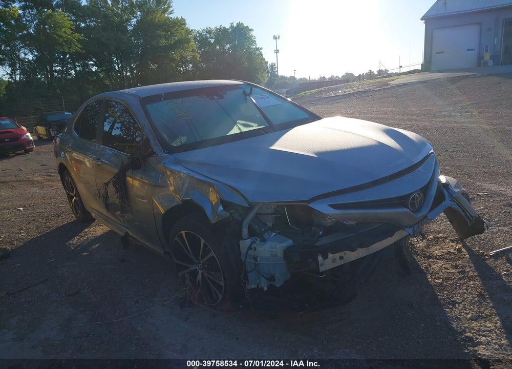 2018 TOYOTA CAMRY SE VIN: 4T1B11HK7JU138299