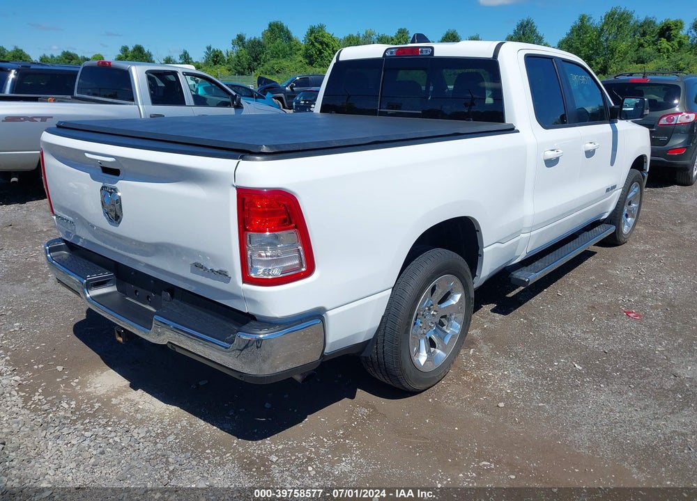 2022 RAM 1500 BIG HORN QUAD CAB 4X4 6'4 BOX VIN: 1C6RRFBG3NN116157
