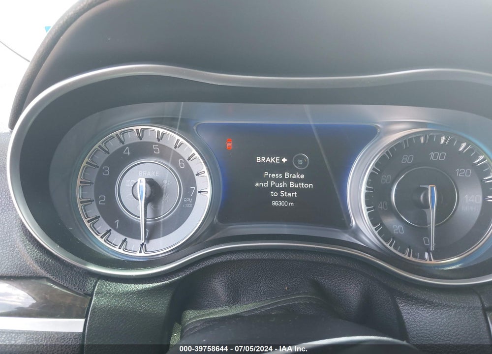 2019 CHRYSLER 300 LIMITED VIN: 2C3CCAEG8KH589821