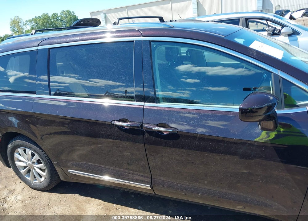 2018 CHRYSLER PACIFICA TOURING L VIN: 2C4RC1BGXJR124363
