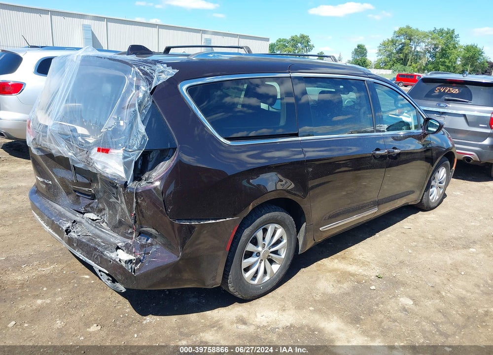 2018 CHRYSLER PACIFICA TOURING L VIN: 2C4RC1BGXJR124363