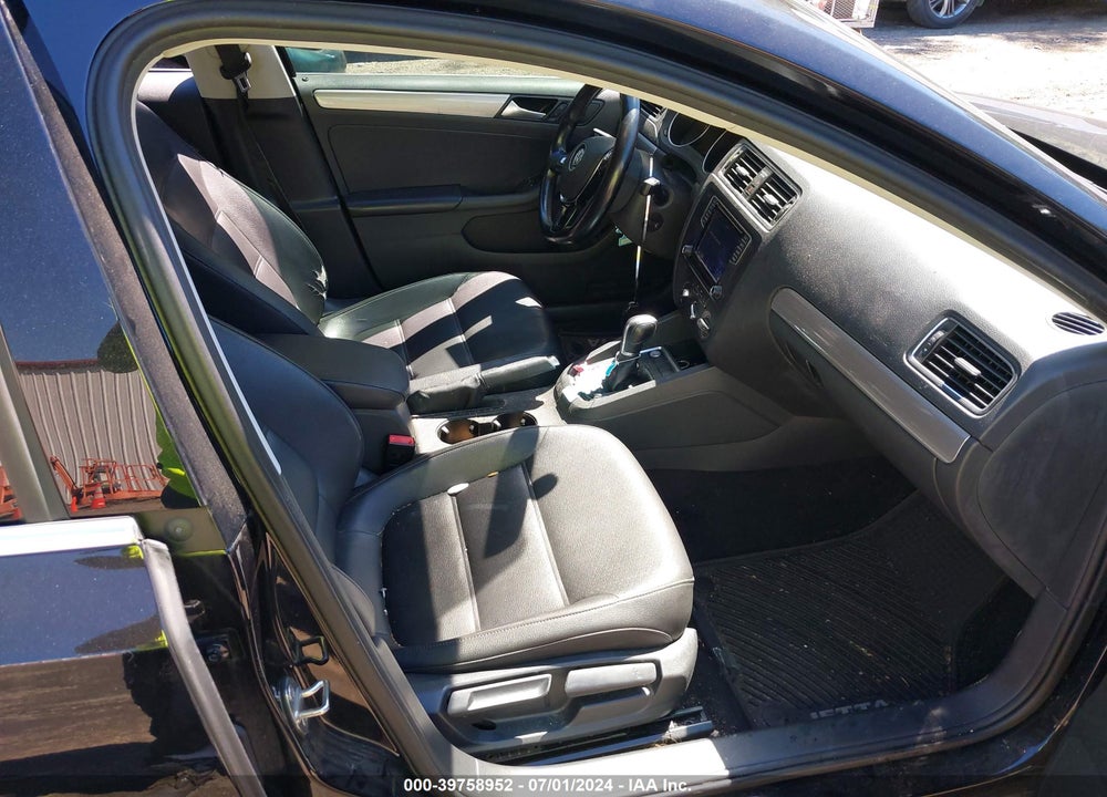 2017 VOLKSWAGEN JETTA 1.4T SE VIN: 3VWDB7AJ4HM397472