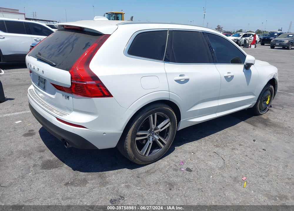 2018 VOLVO XC60 T5 MOMENTUM VIN: LYV102RK0JB102018