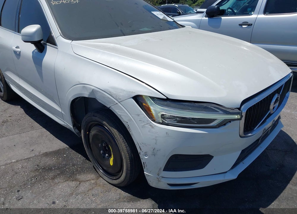 2018 VOLVO XC60 T5 MOMENTUM VIN: LYV102RK0JB102018