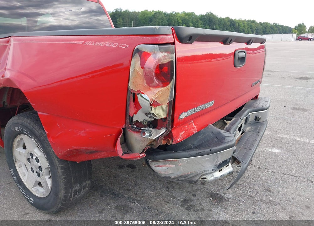 2005 CHEVROLET SILVERADO 1500 LT VIN: 2GCEC13T051157015