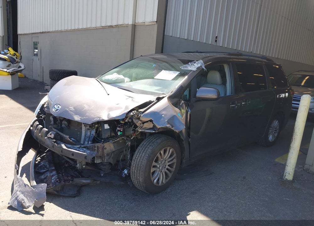 2014 TOYOTA SIENNA XLE V6 8 PASSENGER VIN: 5TDYK3DCXES458510