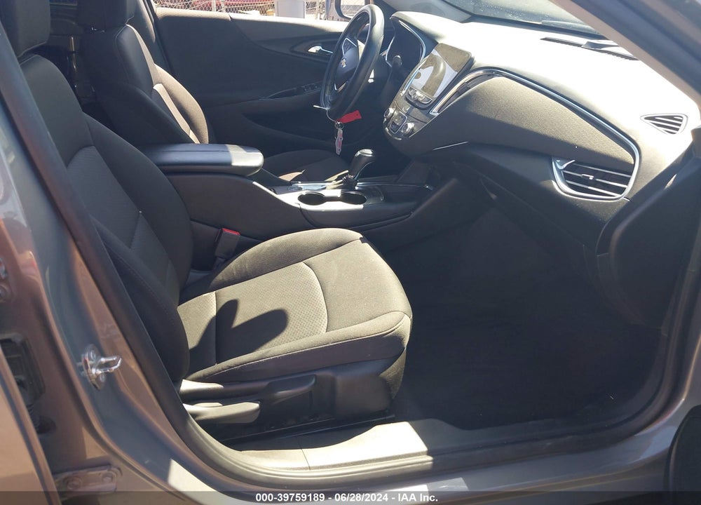 2018 CHEVROLET MALIBU LT VIN: 1G1ZD5ST4JF235041