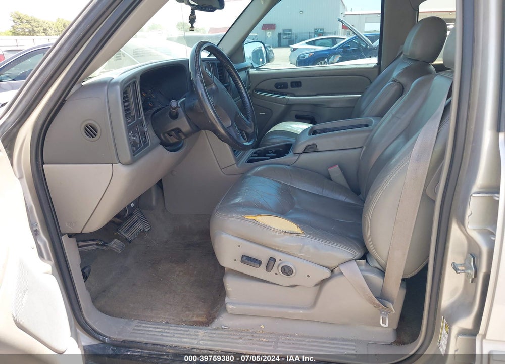 2005 CHEVROLET SUBURBAN 1500 LT VIN: 3GNEC16Z15G225840