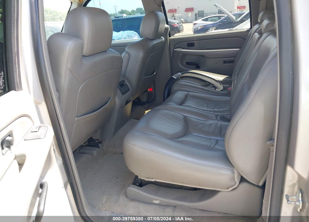 2005 CHEVROLET SUBURBAN 1500 LT VIN: 3GNEC16Z15G225840