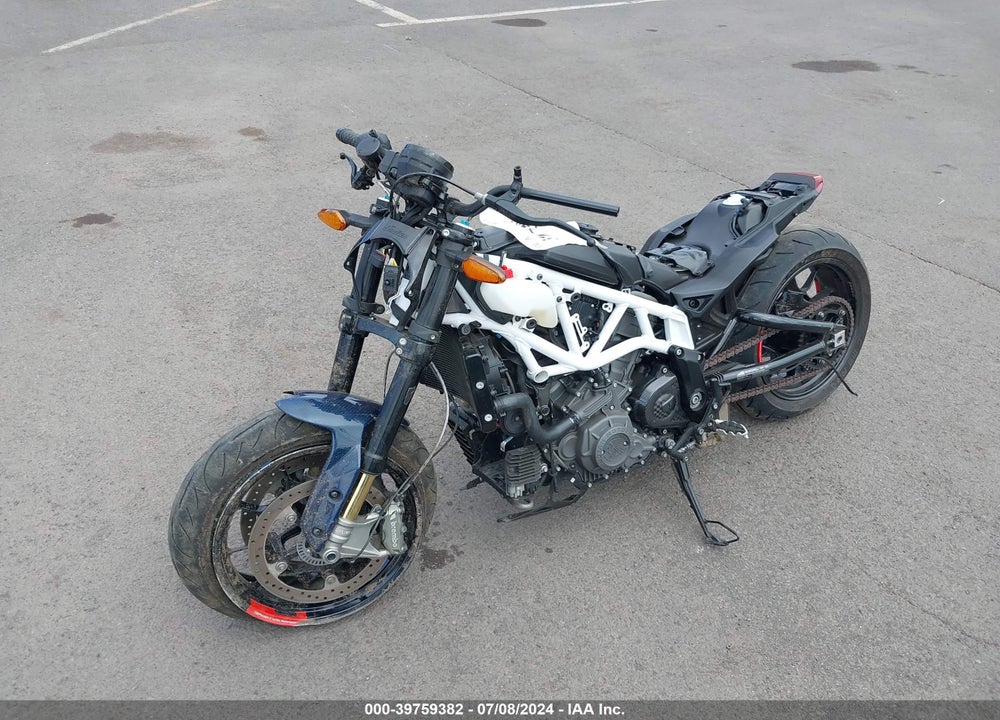 2024 INDIAN MOTORCYCLE CO. FTR X 100% R CARBON VIN: 56KRZU224R3014928