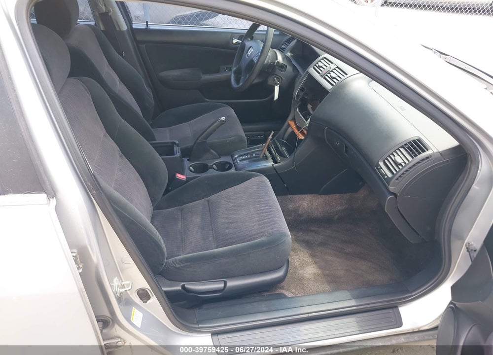2005 HONDA ACCORD 2.4 LX VIN: 3HGCM56415G701854