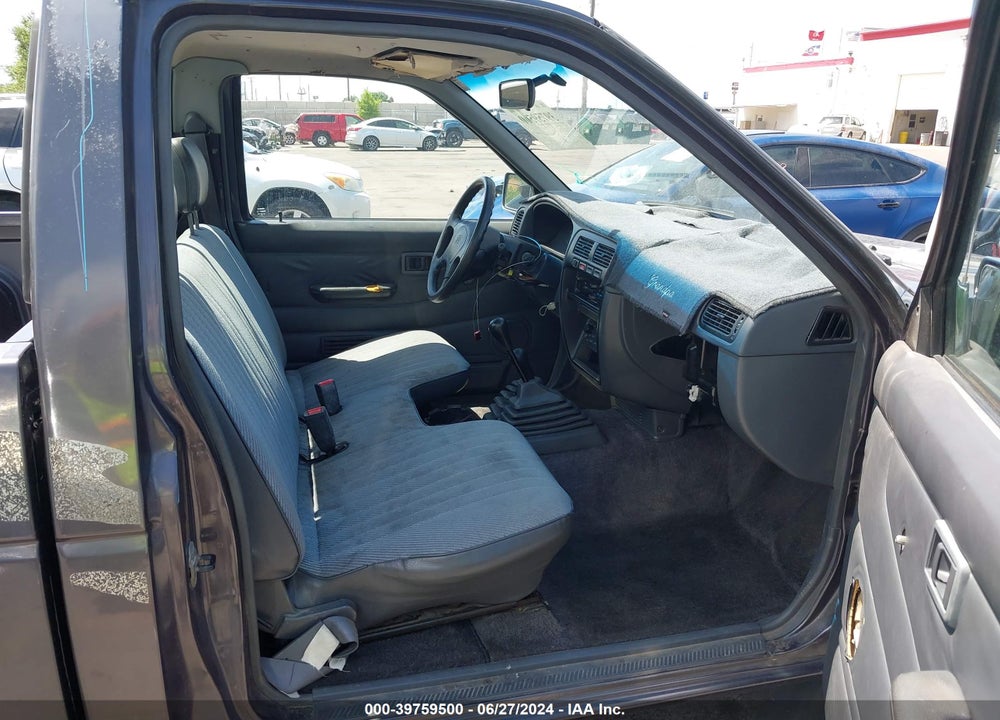 1995 NISSAN TRUCK XE VIN: 1N6SD11Y8SC352121