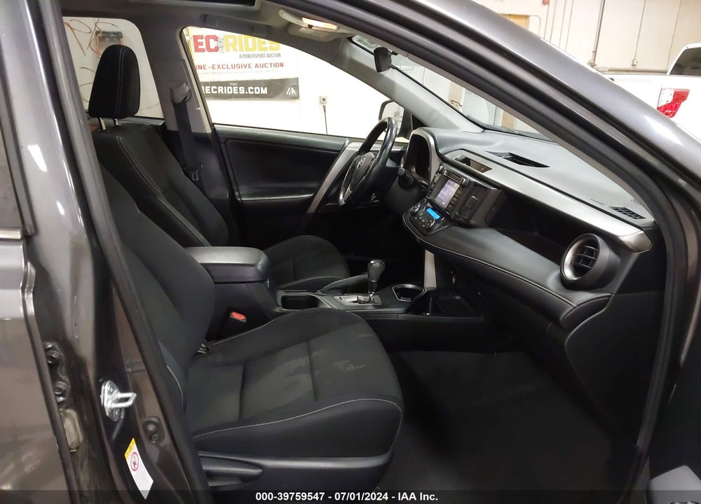 2017 TOYOTA RAV4 XLE VIN: JTMRFREV4HJ165389