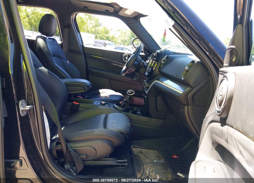 2018 MINI COUNTRYMAN COOPER S VIN: WMZYT3C36J3E00410