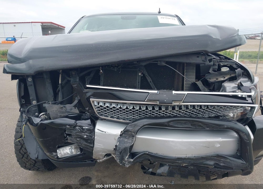 2008 CHEVROLET TAHOE LT VIN: 1GNFK13018R259150